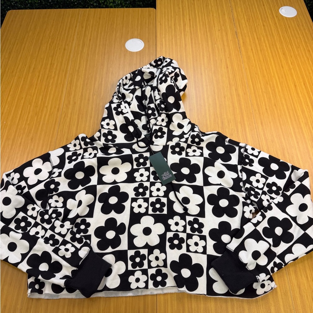 Women's Wild Fable Cropped Hoodie Sweatshirt Size Medium Black White Hem